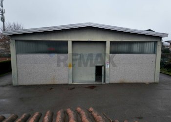 Casa all\'aperto - Capannone via monte rosa, Oleggio Castello - foto 6