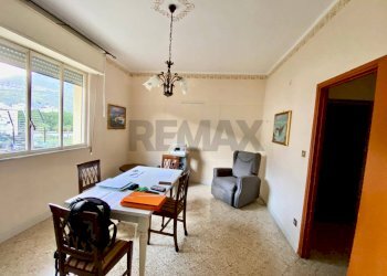 Sala da pranzo - Quadrilocale Viale Caltagirone
 
4, Palermo - foto 10