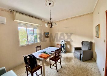 Sala da pranzo - Quadrilocale Viale Caltagirone
 
4, Palermo - foto 12