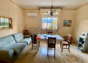 Sala da pranzo - Quadrilocale Viale Caltagirone
 
4, Palermo - foto 13