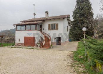 Casa all\'aperto - Casa semi indipendente strada per Casalincontrada
 
38, Chieti - foto 1
