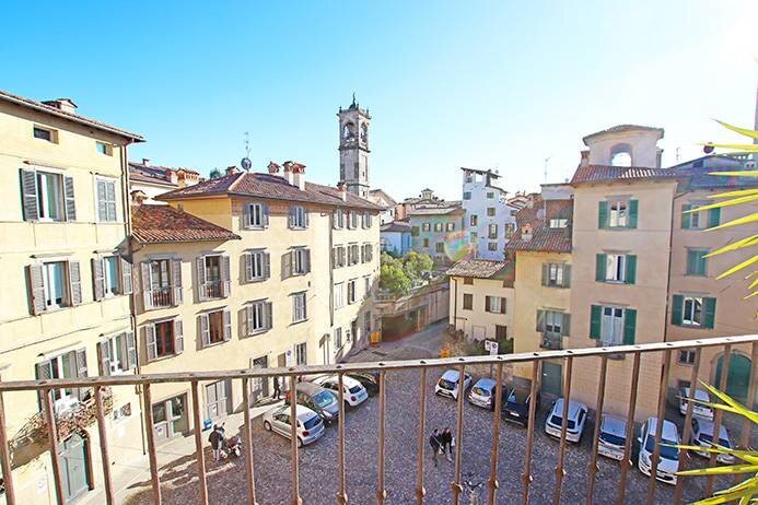 Balcone - Trilocale piazza mercato del fieno, Bergamo - foto 1
