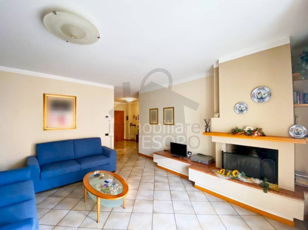 Soggiorno - Appartamento via Alberti da Ferrara, 2, Talamello - foto 3