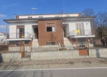 Facciata - Villa Frazione Valleandona, Asti - foto 1