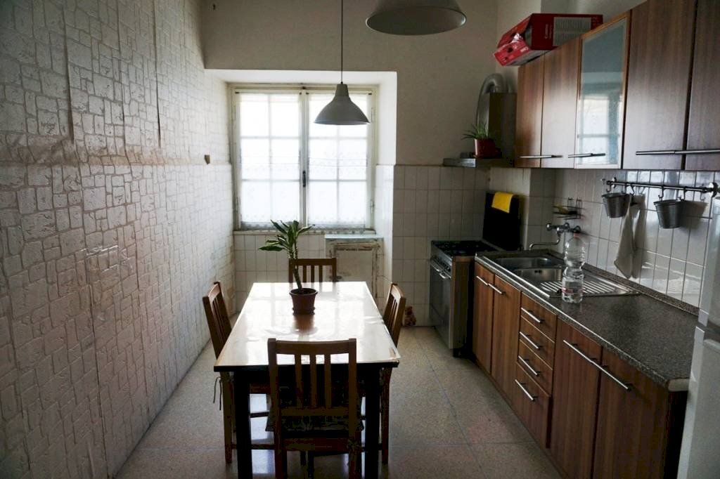 Cucina - Bilocale via Prete Nicolò Daste, Genova (zona Sampierdarena) - foto 2