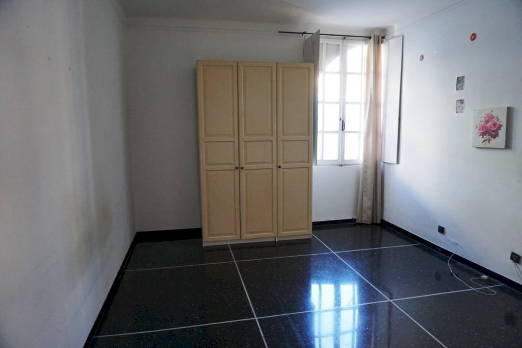 Camera da letto - Bilocale via Prete Nicolò Daste, Genova (zona Sampierdarena) - foto 3