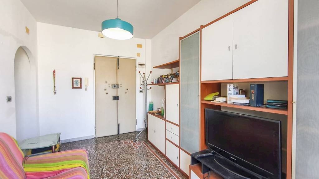 Ingresso - Trilocale viale Michelangelo Buonarroti, Genova (zona Sampierdarena) - foto 2