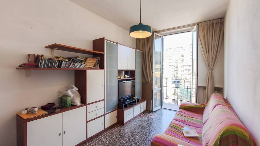 Soggiorno - Trilocale viale Michelangelo Buonarroti, Genova (zona Sampierdarena) - foto 3