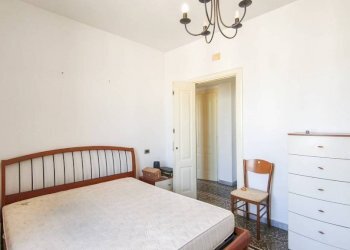 Camera da letto - Trilocale viale Michelangelo Buonarroti, Genova (zona Sampierdarena) - foto 15