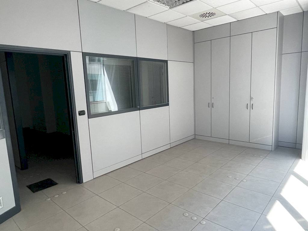 Ufficio - Office strada del Drosso, 33, Torino (neighborhood Mirafiori Sud) - photo 3
