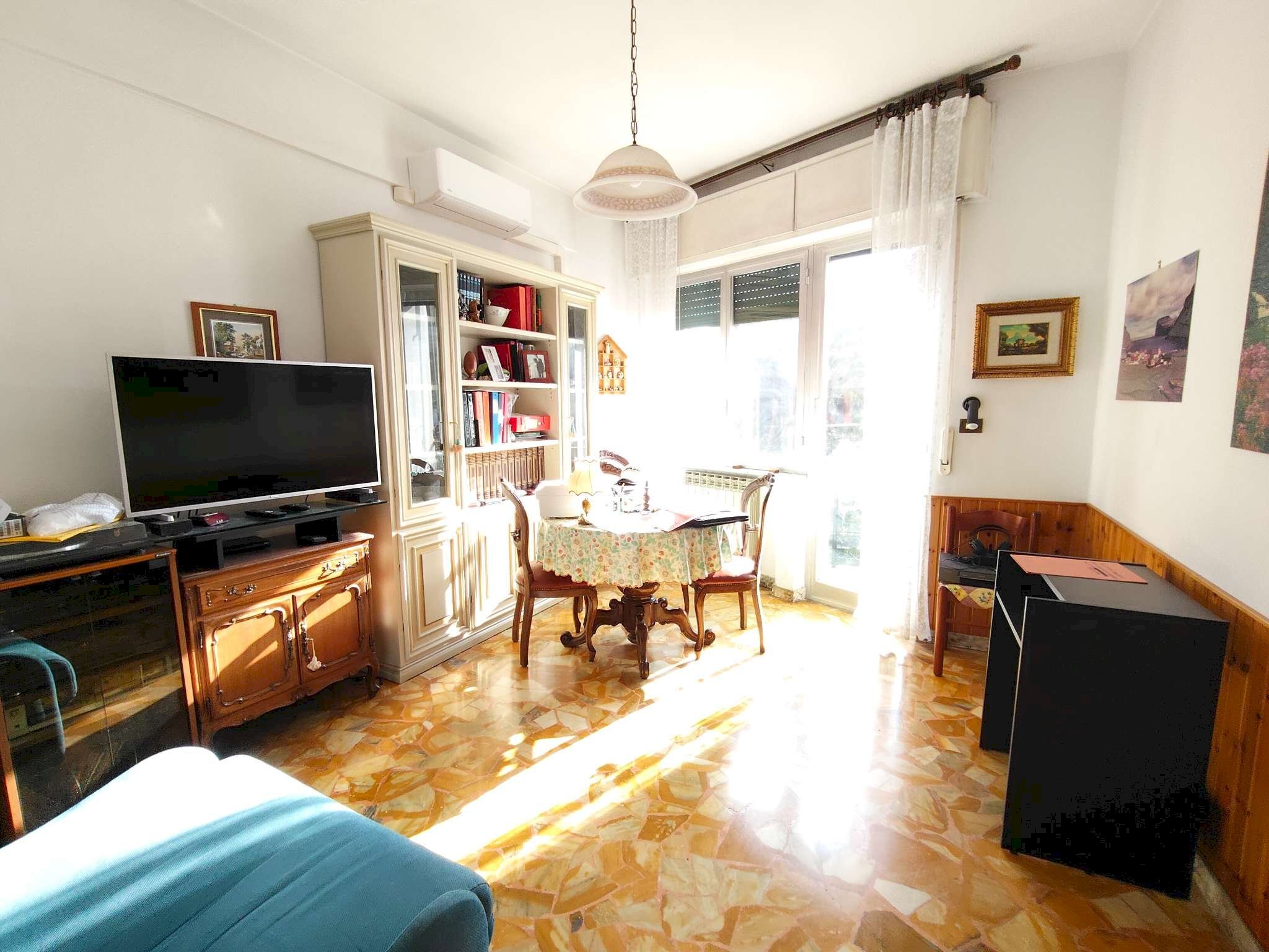 9 soggiorno - Two-room apartment via G. Mendozza, Genova (neighborhood Quinto) - photo 3