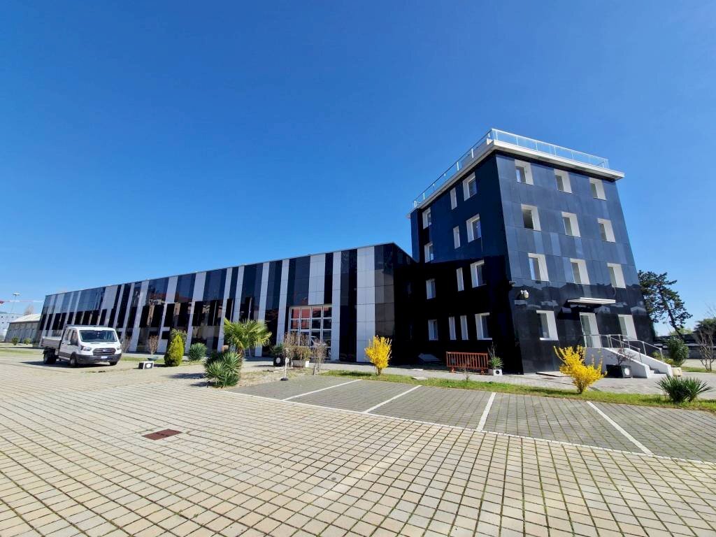 Facciata - Capannone via Sempione, Pero - foto 1