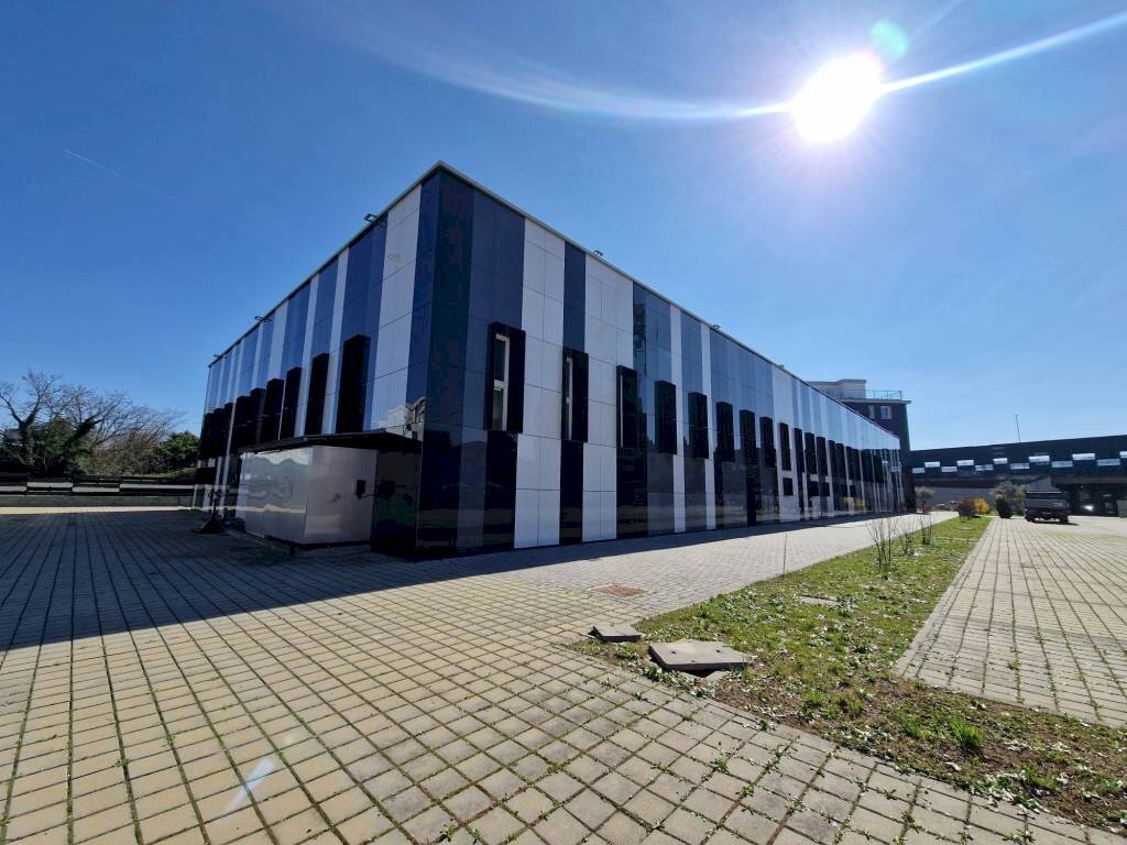 Facciata - Capannone via Sempione, Pero - foto 2