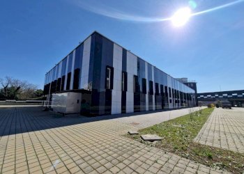 Facciata - Capannone via Sempione, Pero - foto 2