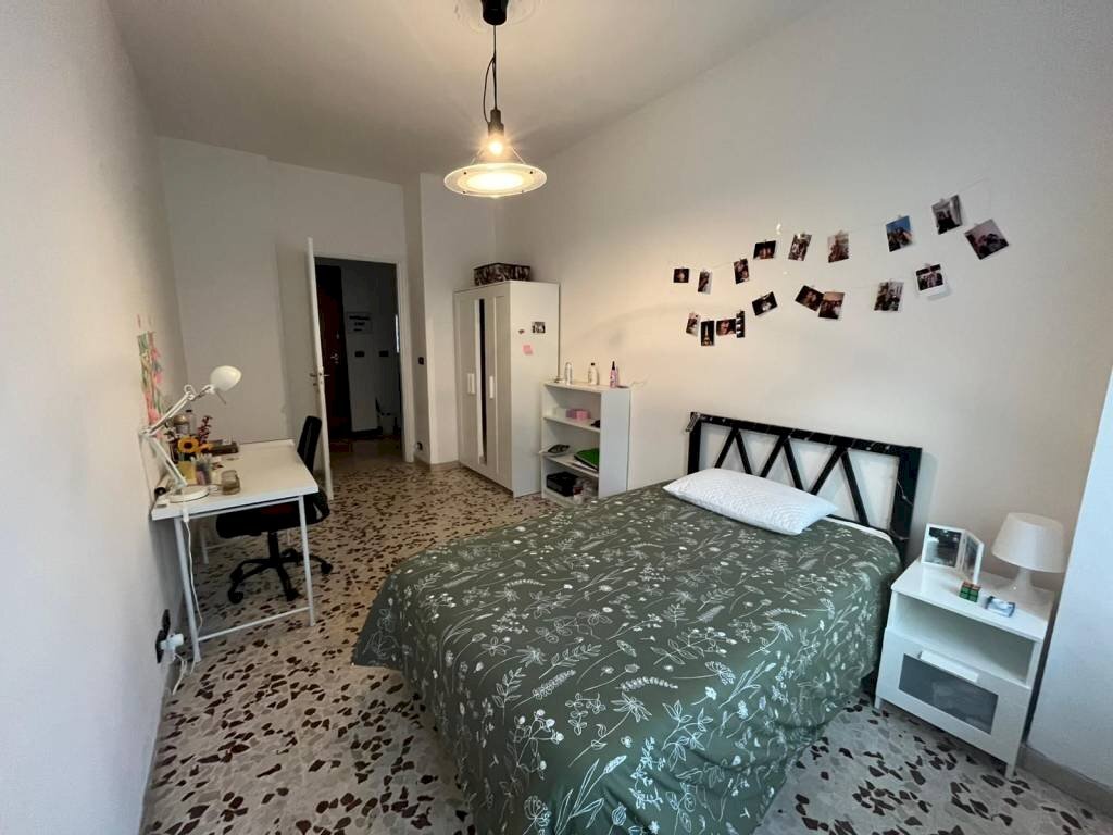 Camera da letto - Three-room apartment via Rodolfo Renier, 6, Torino (neighborhood San Paolo) - photo 2