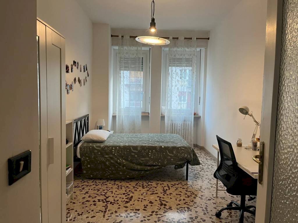 Camera da letto - Trilocale via Rodolfo Renier, 6, Torino (zona San Paolo) - foto 2