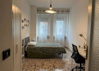 Camera da letto - Trilocale via Rodolfo Renier, 6, Torino (zona San Paolo) - foto 2