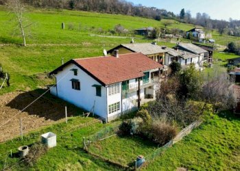 Facciata - Villa strada Vecchia di San Giovanni, 49, Luserna San Giovanni - foto 3