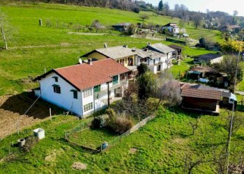 Facciata - Villa strada Vecchia di San Giovanni, 49, Luserna San Giovanni - foto 42