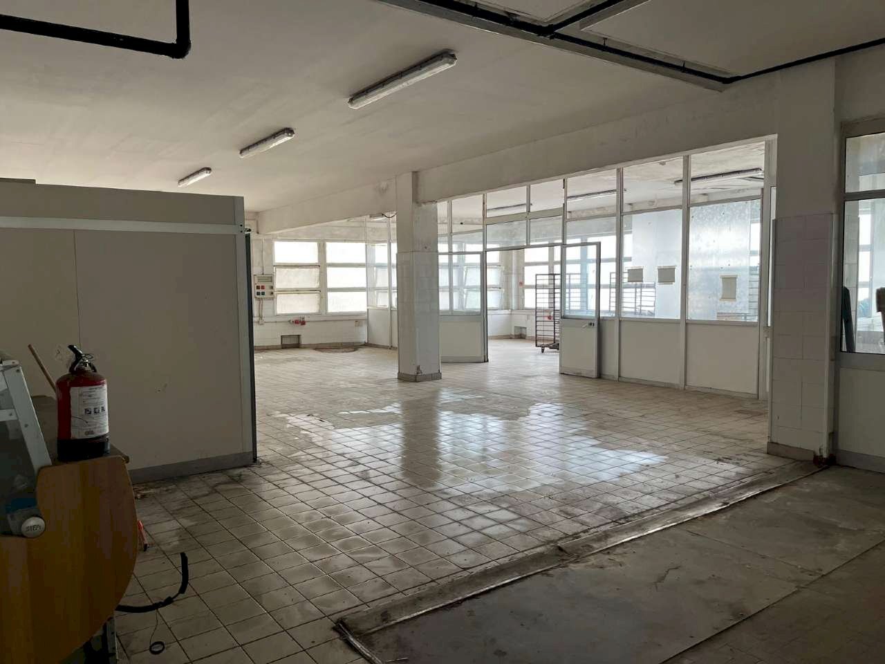 fondo locale commerciale in vendita genova staglie - Shed via Tortona, Genova (neighborhood Staglieno) - photo 1