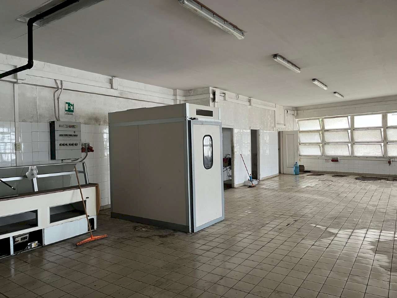 fondo locale commerciale in vendita genova staglie - Shed via Tortona, Genova (neighborhood Staglieno) - photo 3