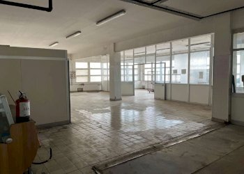 fondo locale commerciale in vendita genova staglie - Shed via Tortona, Genova (neighborhood Staglieno) - photo 1