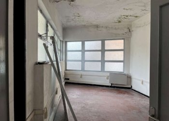 fondo locale commerciale in vendita genova staglie - Shed via Tortona, Genova (neighborhood Staglieno) - photo 5