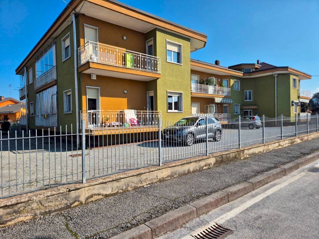 Facciata - Quadrilocale via dei Lerda, 18, frazione Madonna Delle Grazie, Cuneo - foto 2