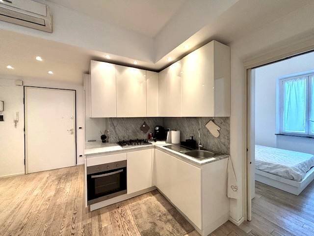 Cucina - Appartamento via San Vincenzo, Genova (zona Centro) - foto 2