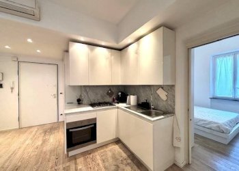 Cucina - Appartamento via San Vincenzo, Genova (zona Centro) - foto 2