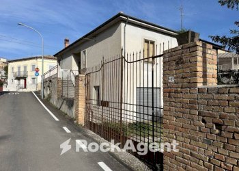 Zona - Villa via G. Garibaldi, 205, Torre De' Passeri - foto 4