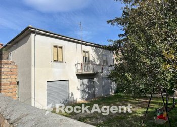 Facciata - Villa via G. Garibaldi, 205, Torre De' Passeri - foto 28