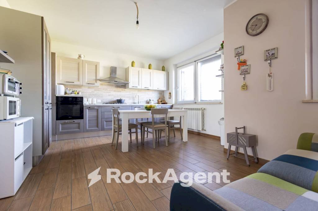 Salone - Trilocale via Bisceglia, Catanzaro - foto 1