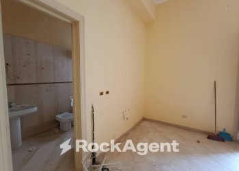 Stanza non arredata - Appartamento via Regina Elena, 25, Trepuzzi - foto 9