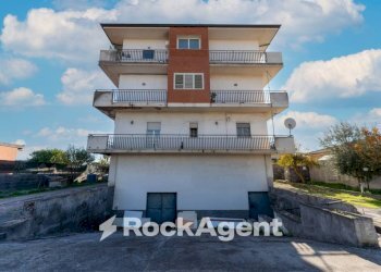 Facciata - Quadrilocale via Pantelleria, 20, Belpasso - foto 32