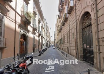 Zona - Warehouse via Monte di Dio, Napoli (neighborhood San Ferdinando) - photo 1