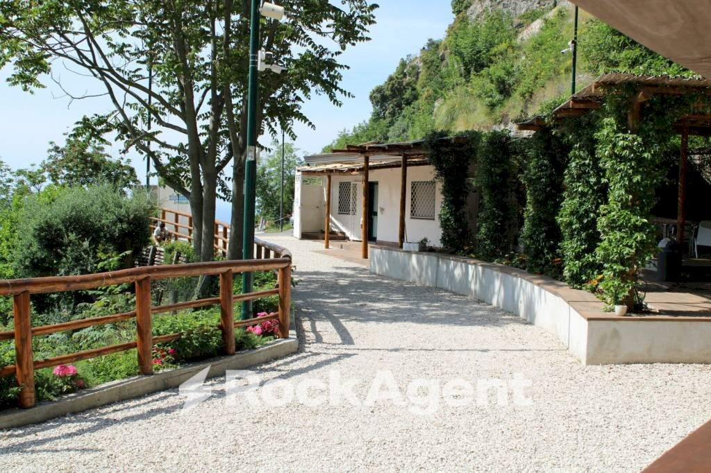 Cortile interno - Attività Commerciale via Aldo Moro, 1, Furore - foto 2