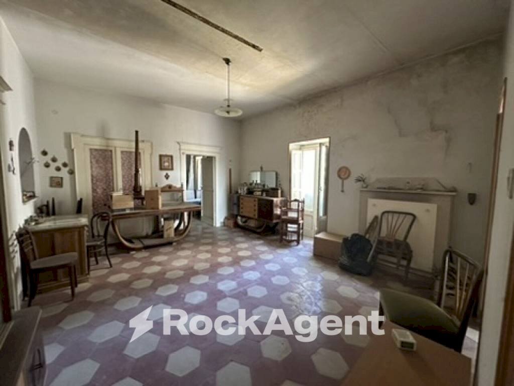 Stanza non arredata - Trilocale corso Vittorio Emanuele, 115, Poggiofiorito - foto 2