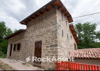 Facciata - Villa via pian di molino, Apecchio - photo 1