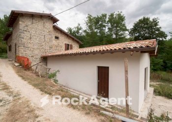 Facciata - Villa via pian di molino, Apecchio - photo 3