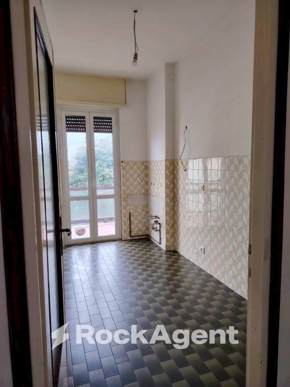 Cucina - Trilocale via Angelo Amati, 6, Pavia - foto 3