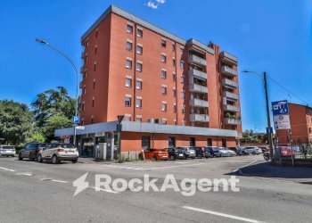 Facciata - Negozio via del Triumvirato, 89/A, Bologna (zona Borgo Panigale) - foto 11