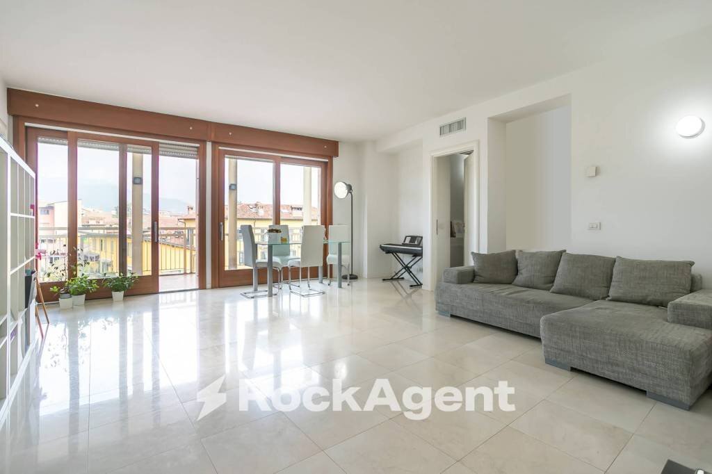 Salone - Appartamento via Madonna della Neve, 5, Bergamo - foto 1