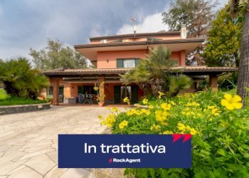Facciata - Villa via Pietro Maroncelli, 8, Trecastagni - foto 1
