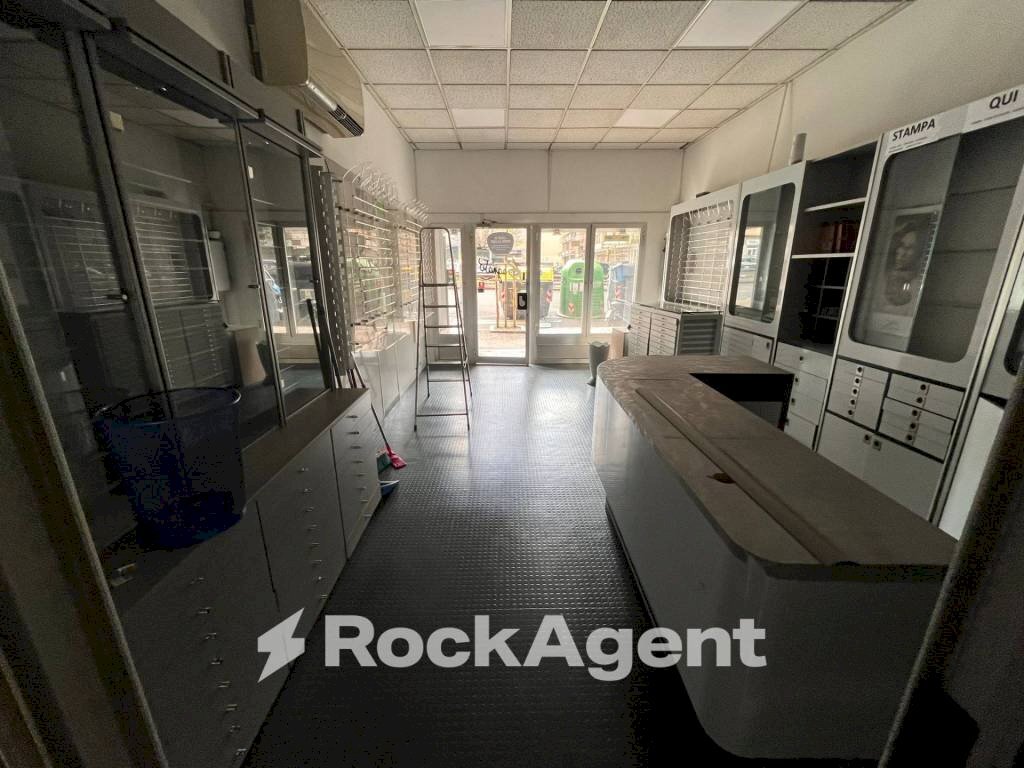 Interno non residenziale - Negozio via Prenestina, 429, Roma - foto 3