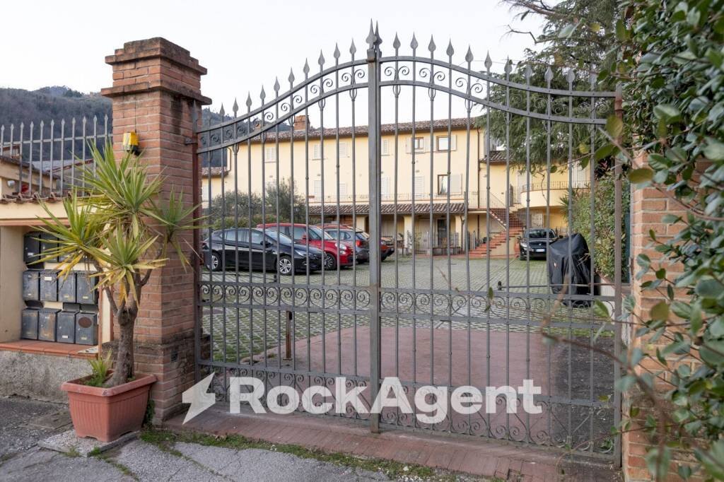 Cortile interno - Ufficio via Dionisio Anzilotti, 8, Pescia - foto 3
