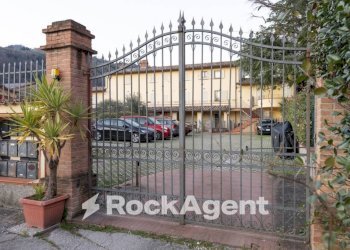 Cortile interno - Ufficio via Dionisio Anzilotti, 8, Pescia - foto 3