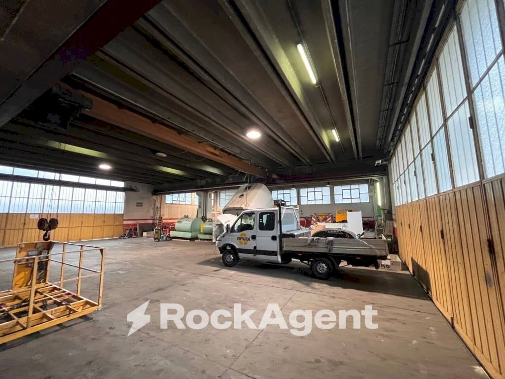 Interno non residenziale - Capannone via Emilio Vecchia 102, Varazze - foto 1