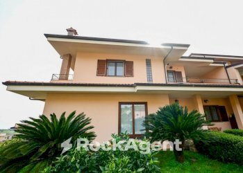 Facciata - Villa via Philadelphia, 17, Satriano - foto 1