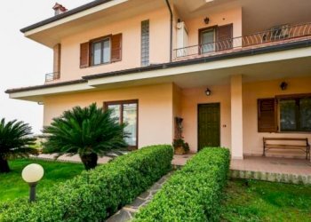 Facciata - Villa via Philadelphia, 17, Satriano - foto 2